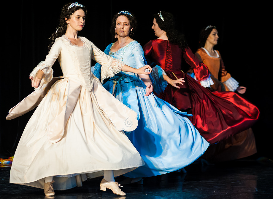 Zespół Tańca Dawnego Pawanilia z Warszawy - Les Elements (Korowód – VIII Spotkania z Tańcem Dawnym)